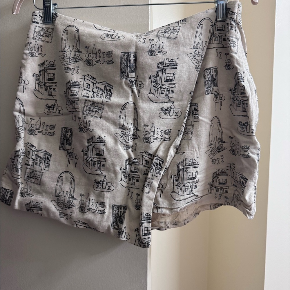 Abercrombie & Fitch Cream Mini Skort with Black Print